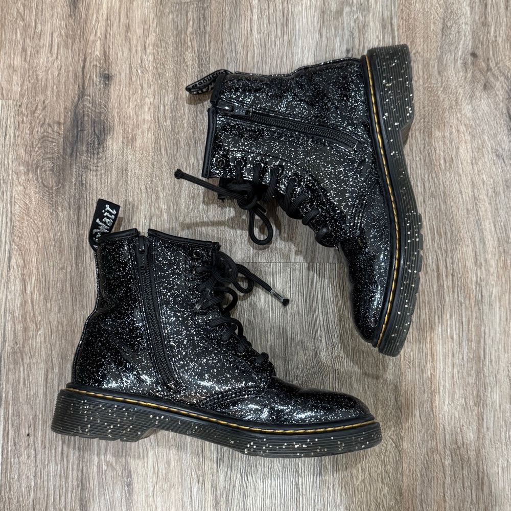 Dr Martens Junior 1460 Lace‎ Up Boots Black Cosmic Glitter AirWair Bouncing US 1 - Picture 4 of 10